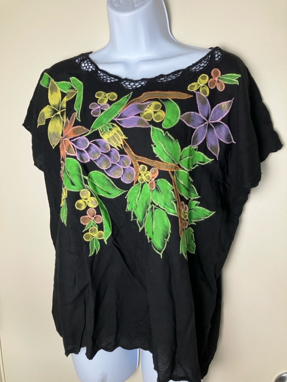 Bijou France Vintage‎ Black Vibrant Print Top Tropical Size Medium/ Large